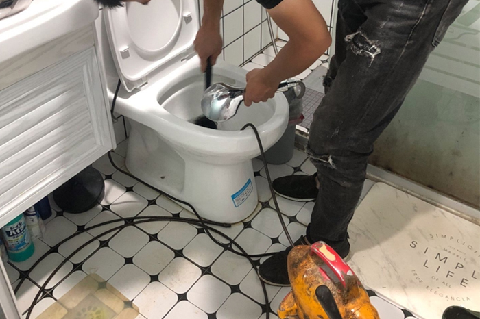 吉阳镇疏通下水道