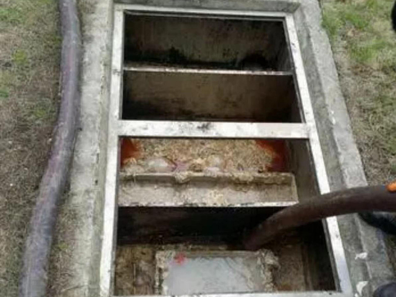 吉阳镇隔油池清理