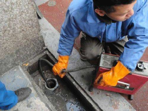 吉阳镇疏通下水道