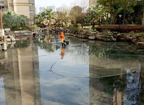 吉阳镇景观池淤泥清理